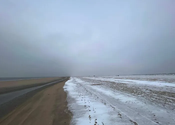 Seaside Retreat At Rim - By Traum Nyaraló *