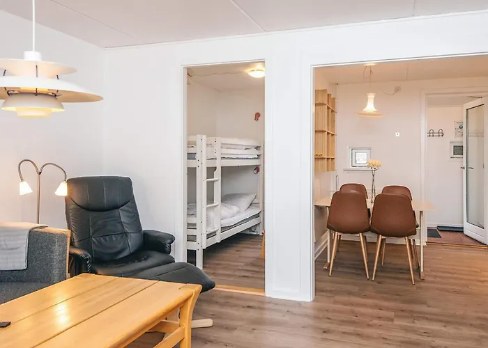 Seaside Retreat At Rim - By Traum Nyaraló *